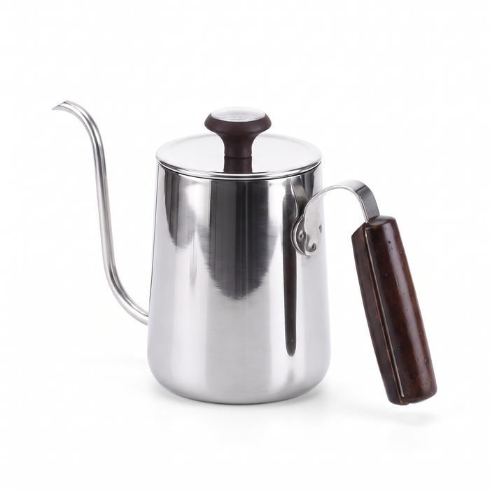 Chaleira bico de ganso 750ml em aço inox polido com cabo de madeira, fundo branco